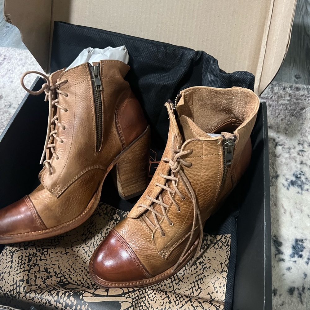 Freebird Black and Gold Shoe Box - Picture 8 of 11